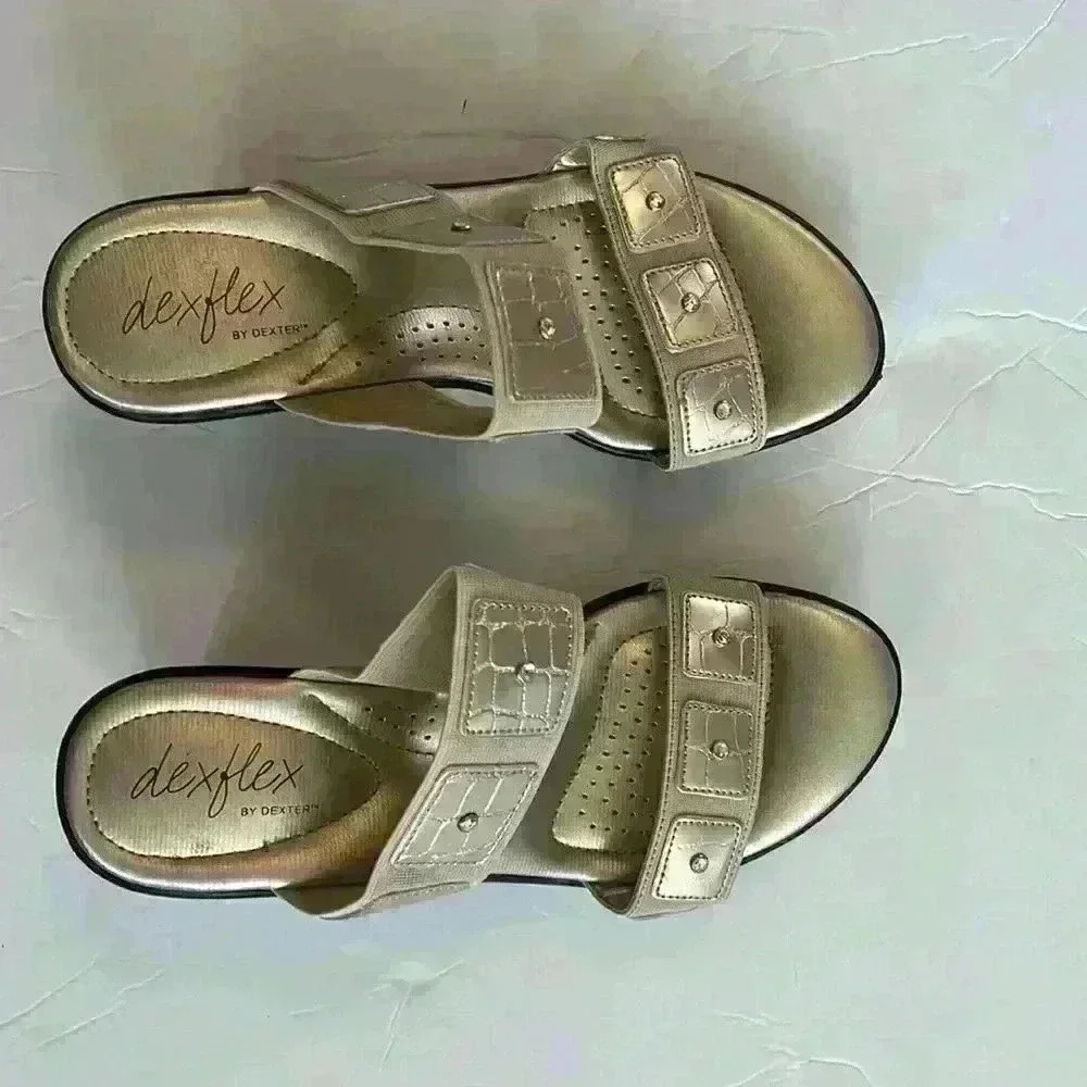 dexflex by Dexter, woman’s size 8 gold sandal,​